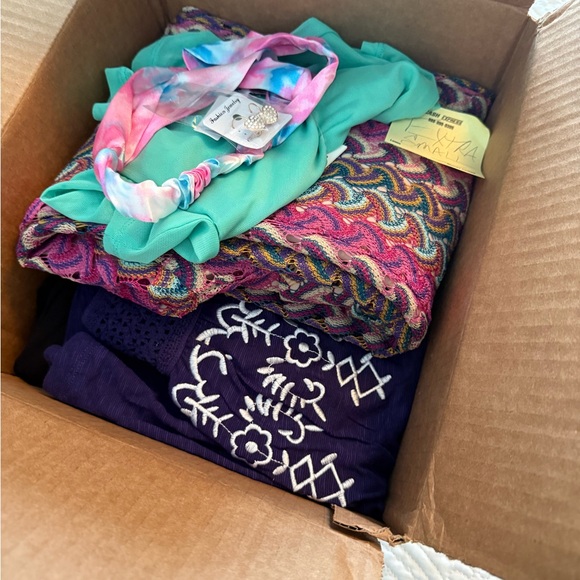 AFRM, Cabi, Etc X Small Box New with Tags - Picture 2 of 8